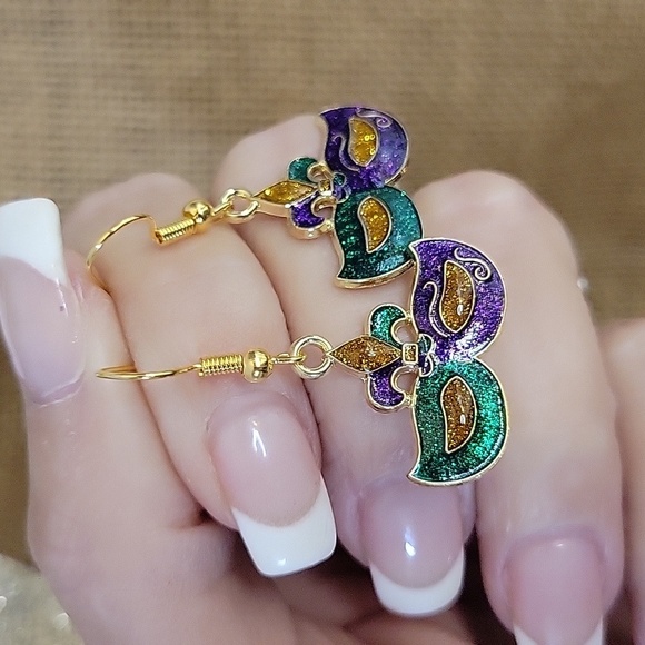 MARDI GRAS MASK CHARM EARRINGS - Picture 1 of 7